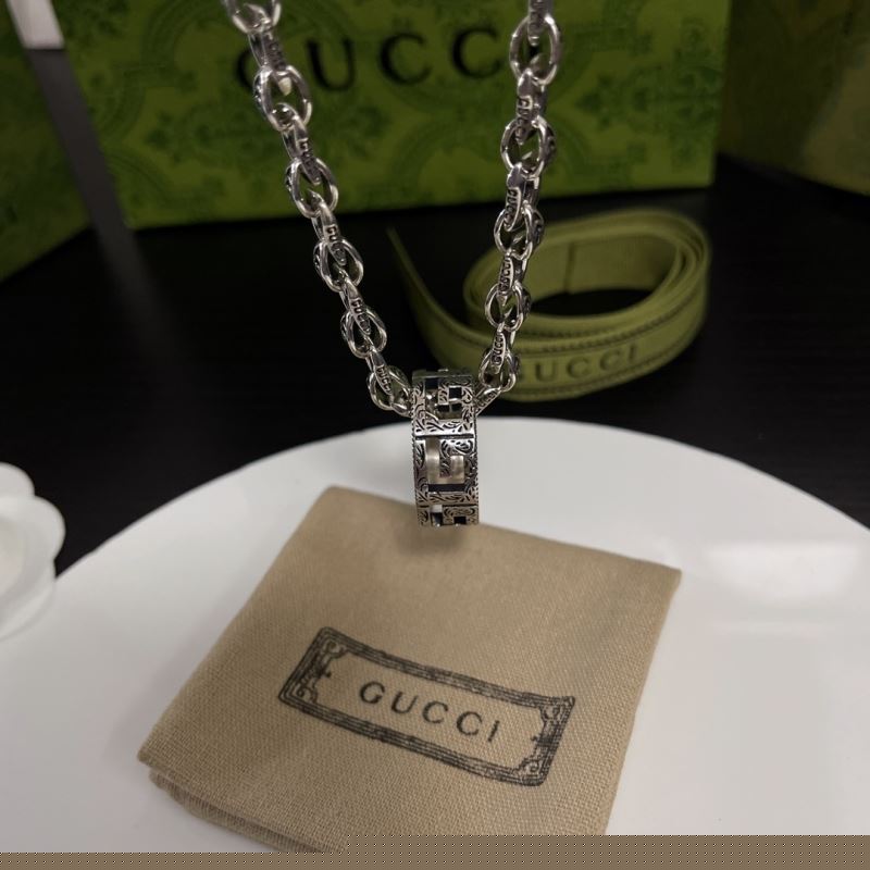 G*u*i necklaces